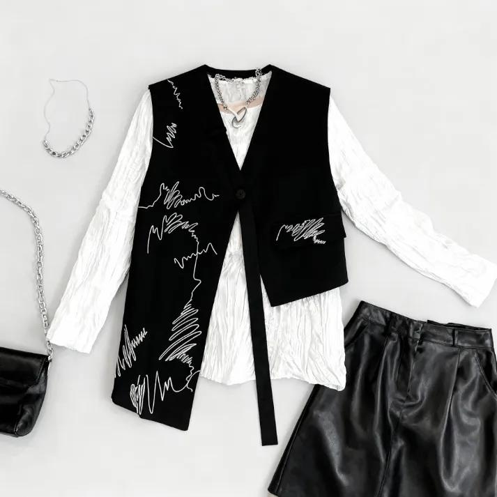 Spring Women's Vest Retro Black Vest Design Sense Irregular Personality Loose Sleeveless Vest