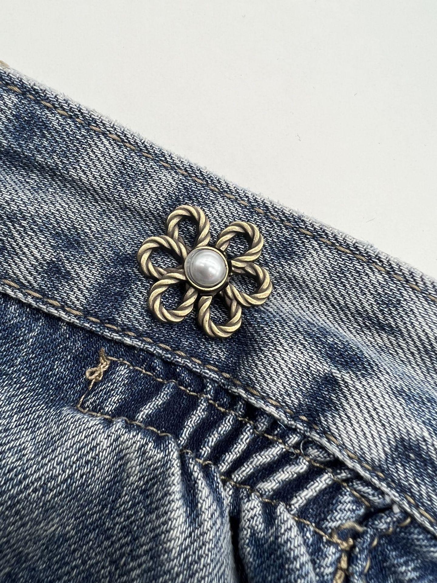 

1pc Waist Metal Flower Adjustable Tighten Invisibility Decoration Couple Buckles Pants Skirts Size Change From Large To Small