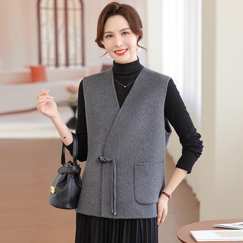 2026 Spring Collection: Elegant Handmade Chinese-Style Wool Vest for Women