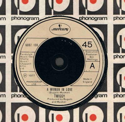 7inch Record TWIGGY - A Woman In Love 6004138 Mercury 1977 UK Rock Used