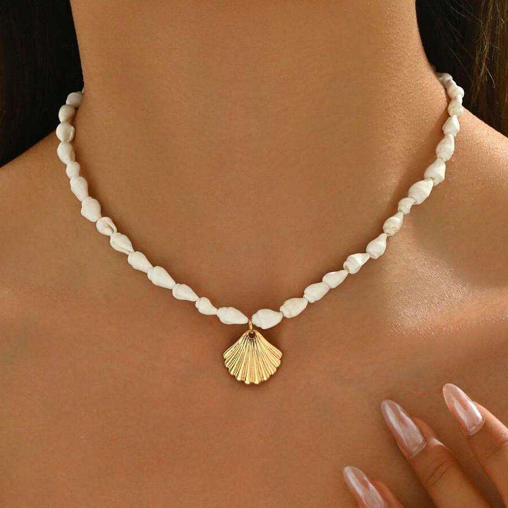 Natural Seashell Necklace Ocean Style Beaded Choker Holiday Conch Pendant Necklace  for Women