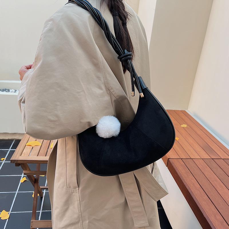 

Нишевая ретро сумка-пельмень женская осенне-зимняя модная матовая сумка через плечо для通勤, сумка-мессенджер чёрный