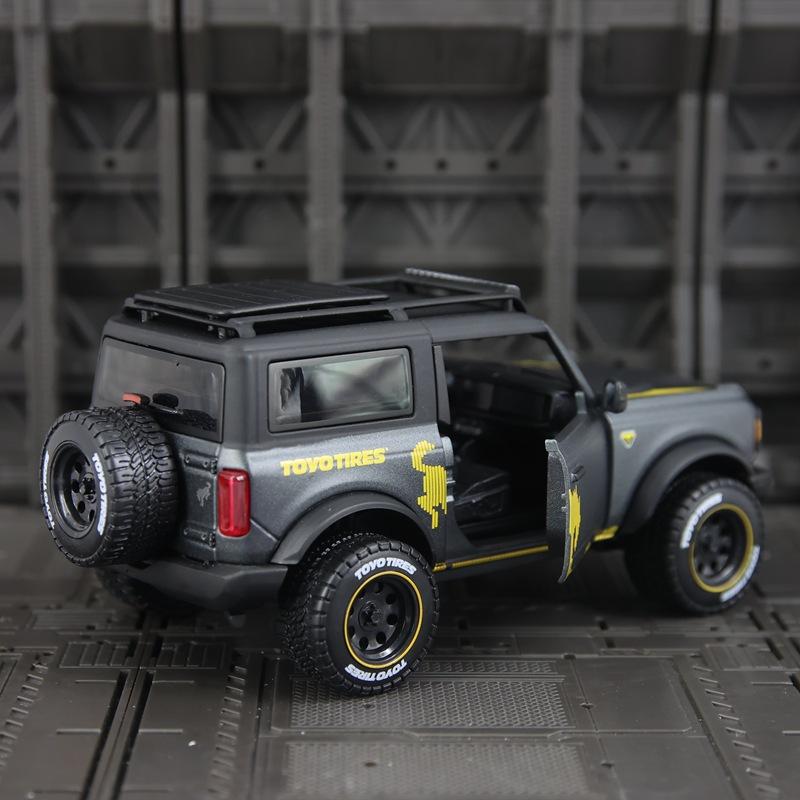 Maisto 1:24 2021 Bronco Badlands Diecast Off-Road Car Model, Static Alloy Display Ornament