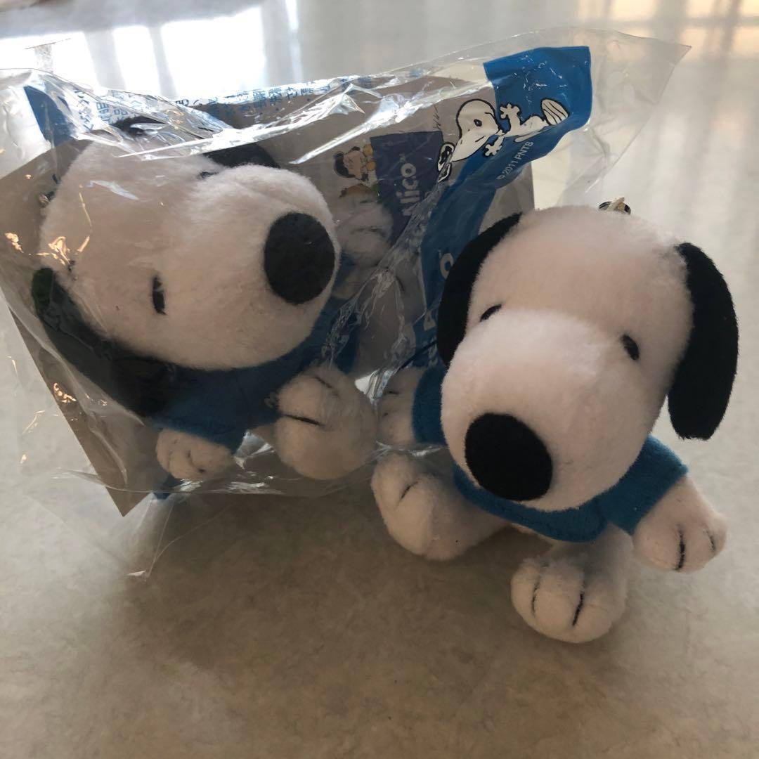 Price reduction! New and unused! Snoopy mini stuffed toy with holder set of 2