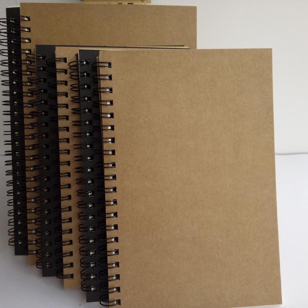 Notatnik w stylu retro z pustych kartek z papieru kraft - Jednokolorowy dziennik do bazgrołów i szkiców