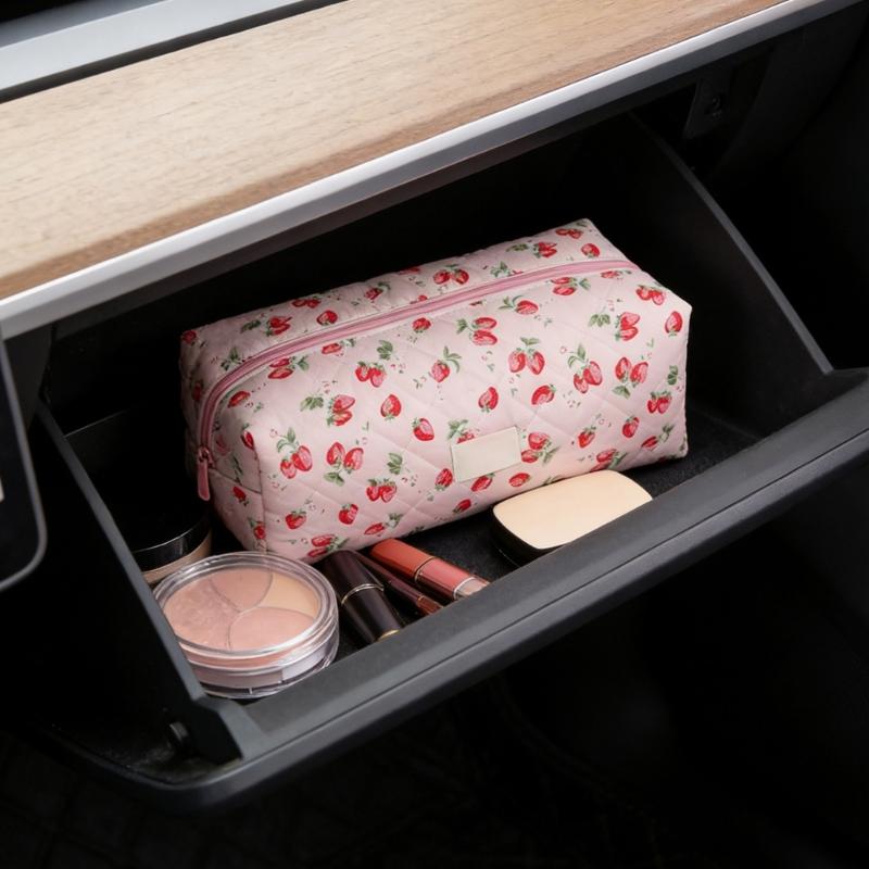 Cute Strawberry Shaped Makeup Bag Practical Polyester Large Capacity Cosmetic Bag For Cosmetics And Travel Essential