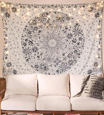 Ein böhmisches Wandbehang, hellrosa florales Wandbehang mit gepunktetem Gänseblümchen-Medaillon-Druck für Schlafzimmer, böhmisches Hippie-Zuhause