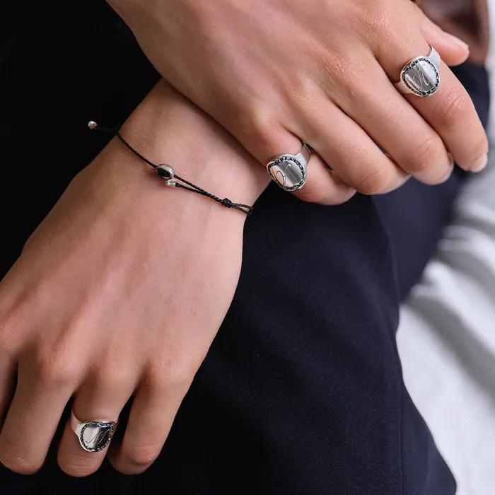 [Ae]_Oval Charm Cord Bracelet [BLACK]