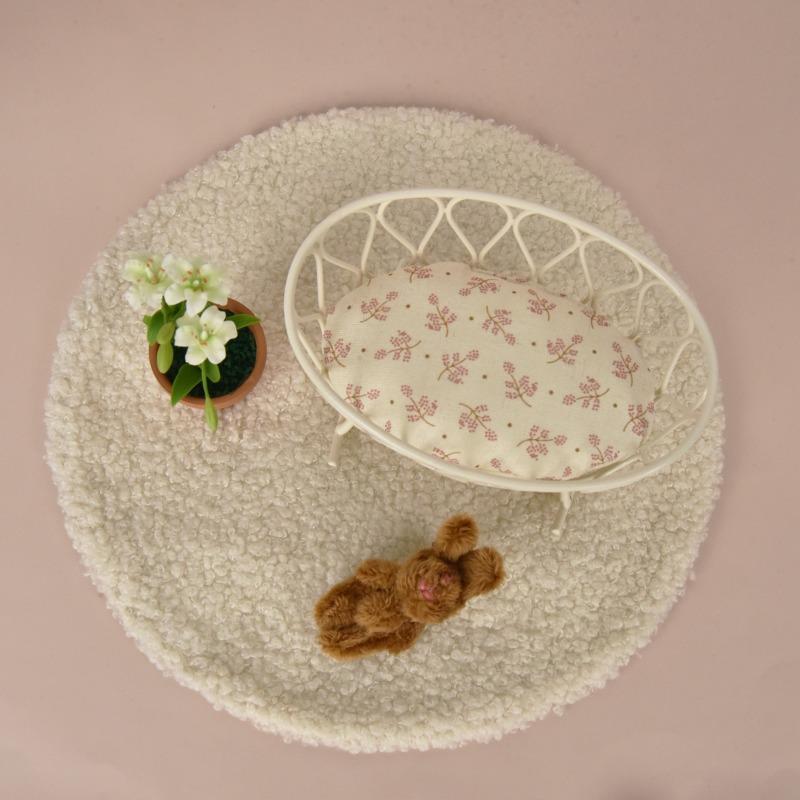 1:8 Scale Mini Cast Iron Cradle with Cotton Floral Cushion Suitable for OB11 BJD Decorative Scene  Accessories Desktop Ornament