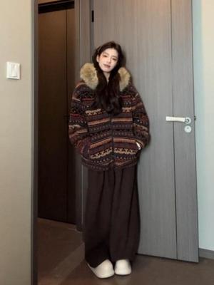 2025 Winter Fashion Trend: Unisex Fair Isle Jacquard Coat with Big Fur Collar, Thick and Warm