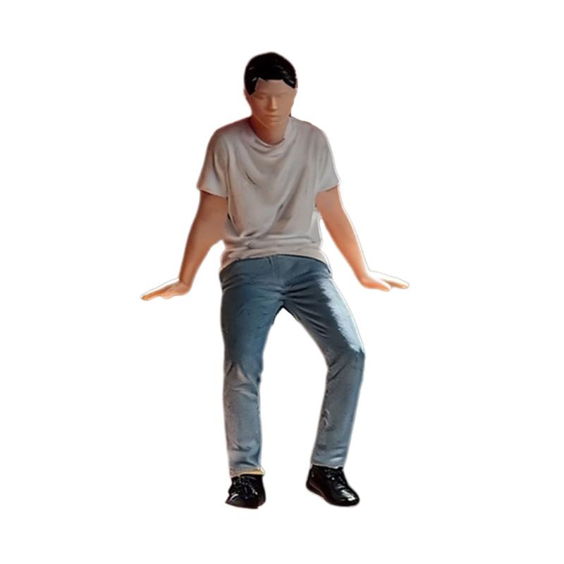 1/64 Scale Miniature Resin Sitting People Figurine Handcrafted With Detailed Painting For Home Decors And Model Displays