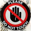 Vintage Please Do Not Touch Hand Prohibition Round Metal Sign Retro Warning Rustic Tin Plate Wall Decor for Home Public Area Dec