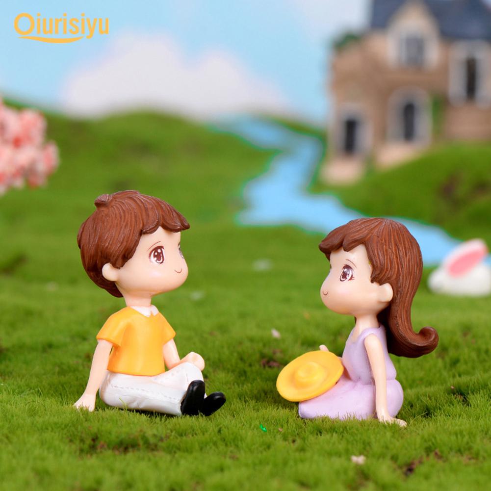 2Pcs Mini Girl Boy Sit Down Look Up Model Figurine