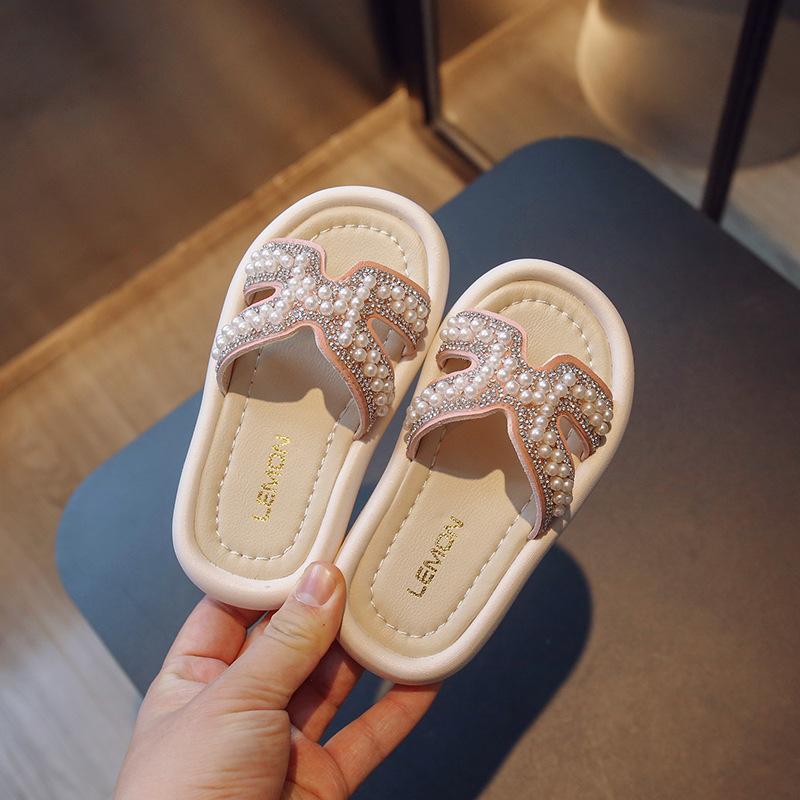 2026New Summer Girls' Slippers Fashionable Baby Slip-on Sandals with Soft Soles and Pearls