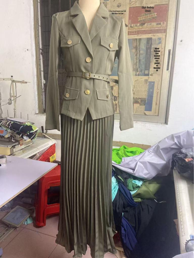 2024 Women's French Fashion V-Neck Suit with Pleated Skirt