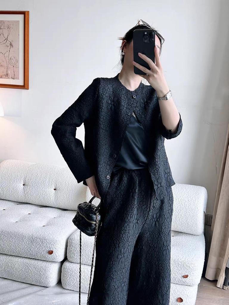 Elegant 2025 Autumn Retro Jacquard Pleated Cardigan Jacket