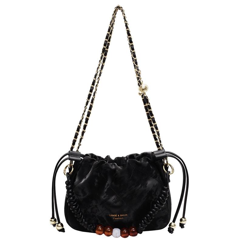 Early spring contrasting color bucket bag design sense portable bundle cloud bag lazy wind shoulder messenger bag