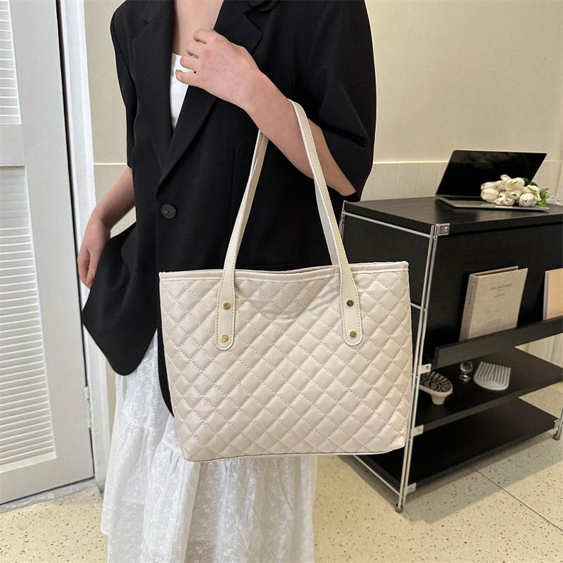 Trendy Women's Tote Bag Stylish Korean Design Medium Size Soft Pu Handbag