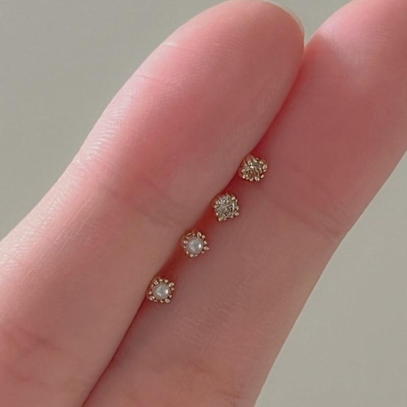 BettyU 14k Gold Perle & Cognac Mini 2mm Mini Gold Piercing