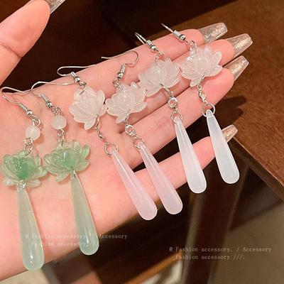 Náušnice s chalcedonovým lotosovým střapcem v čínském středověkém stylu