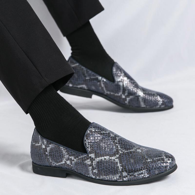 Fashion Luxury Golden Snake Skin Pattern Design Men Ventilation Comfortable Soft Flat Bottomed Round Toe Driving Leisure Loafer Shoes