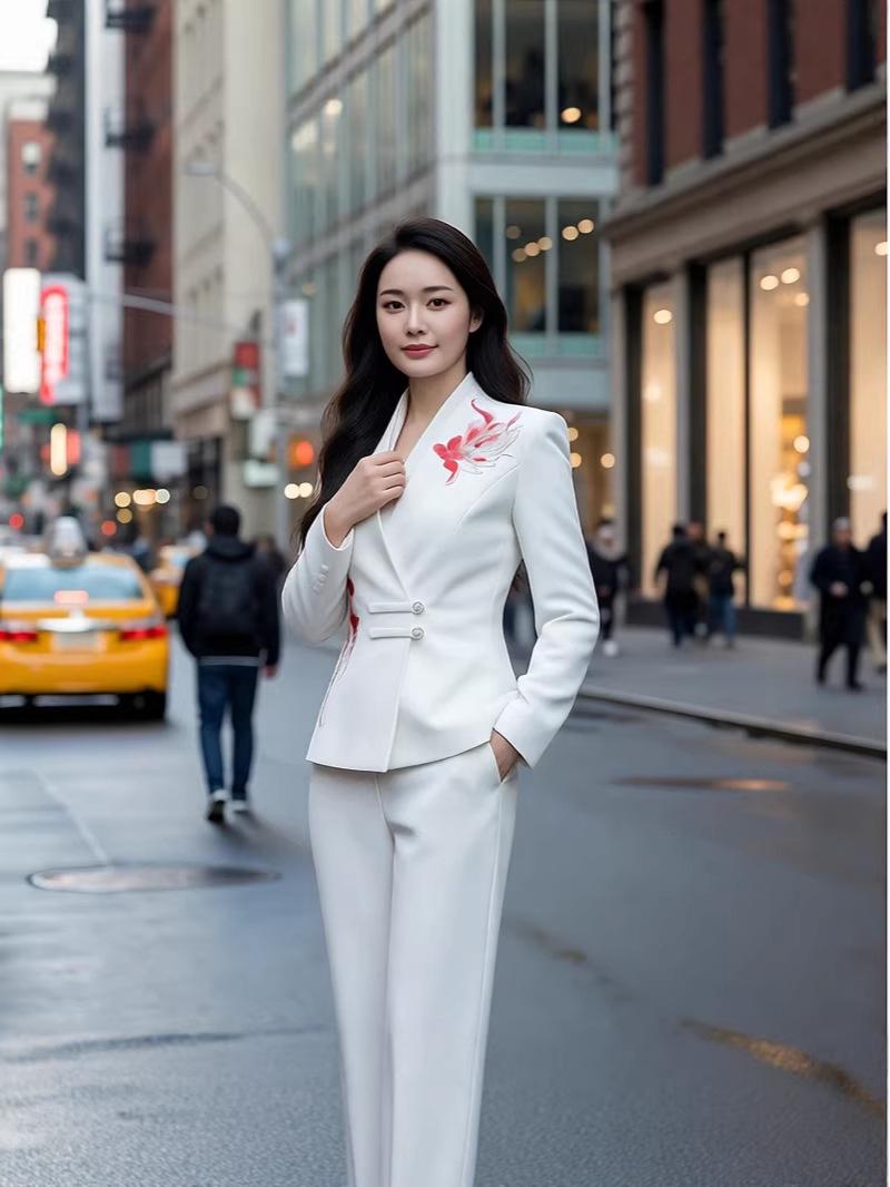 

Elegant White Embroidered Women s Suit Set – Chic, Feminine, Light Luxury, Ideal for Office Wear XS