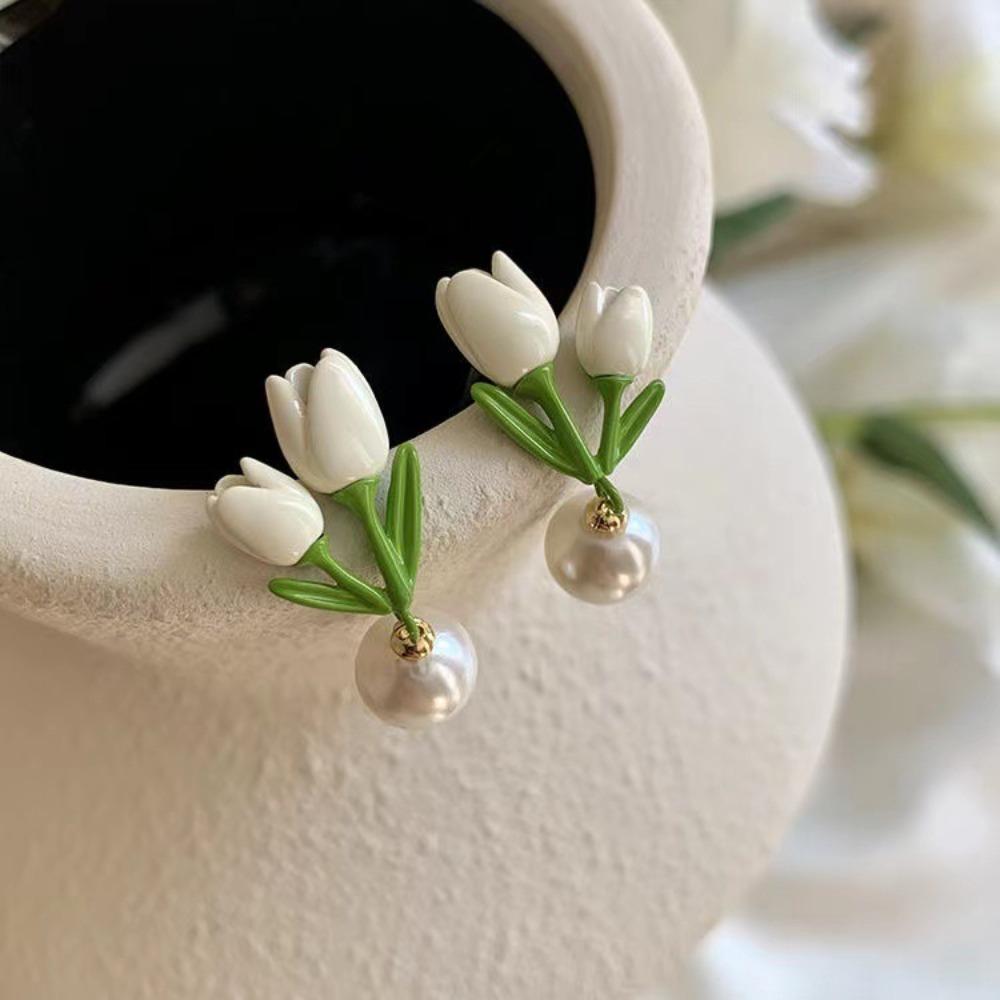 French Sweet Small Fresh Flower Earrings Niche Design Temperament Simple Mori Gardenia Pearl Stud Earrings