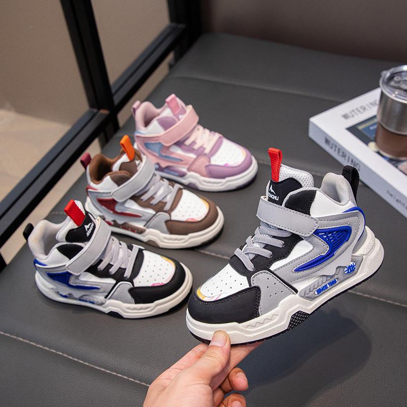 Nye barnemotesneakers med høy ankel for gutter og jenter med høykvalitets utendørssportssko