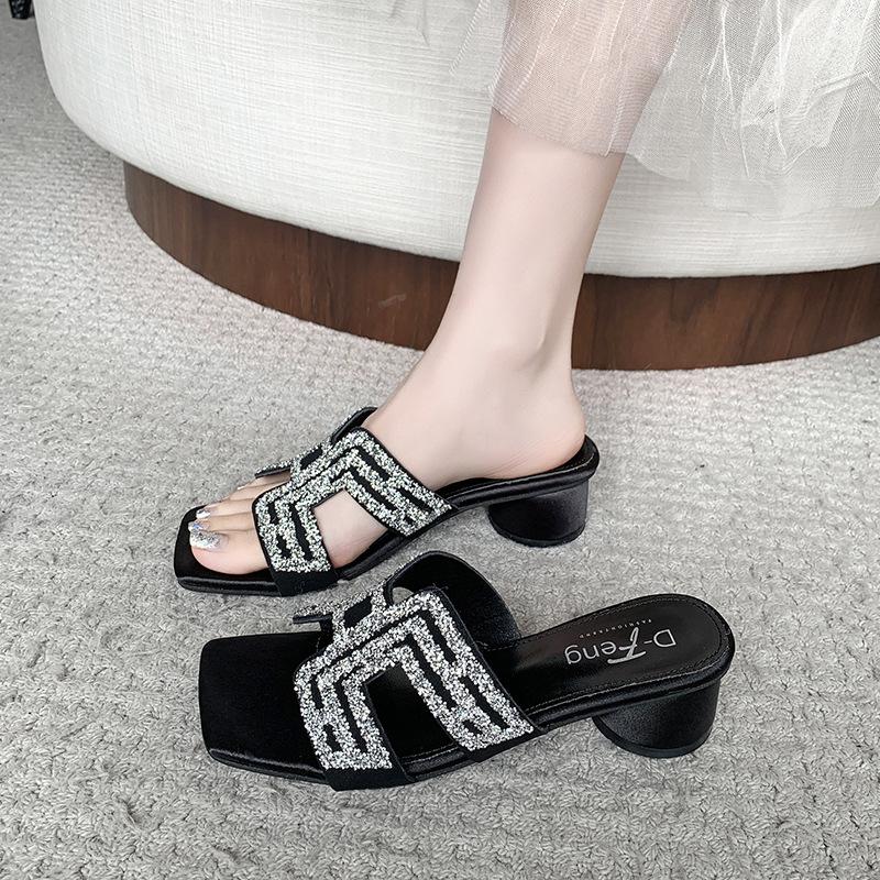 

Тапочки женские толстый каблук уличная летняя новинка стразы путешествия хрустальные средний каблук сандалии сандалии на перемычке 40 чёрный