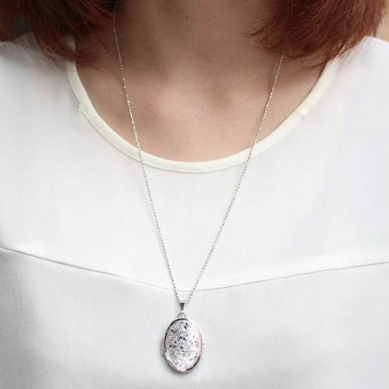 Silberne Medaillon-Halskette mit Kugelkette im Retro-Schnitt [MERZ]