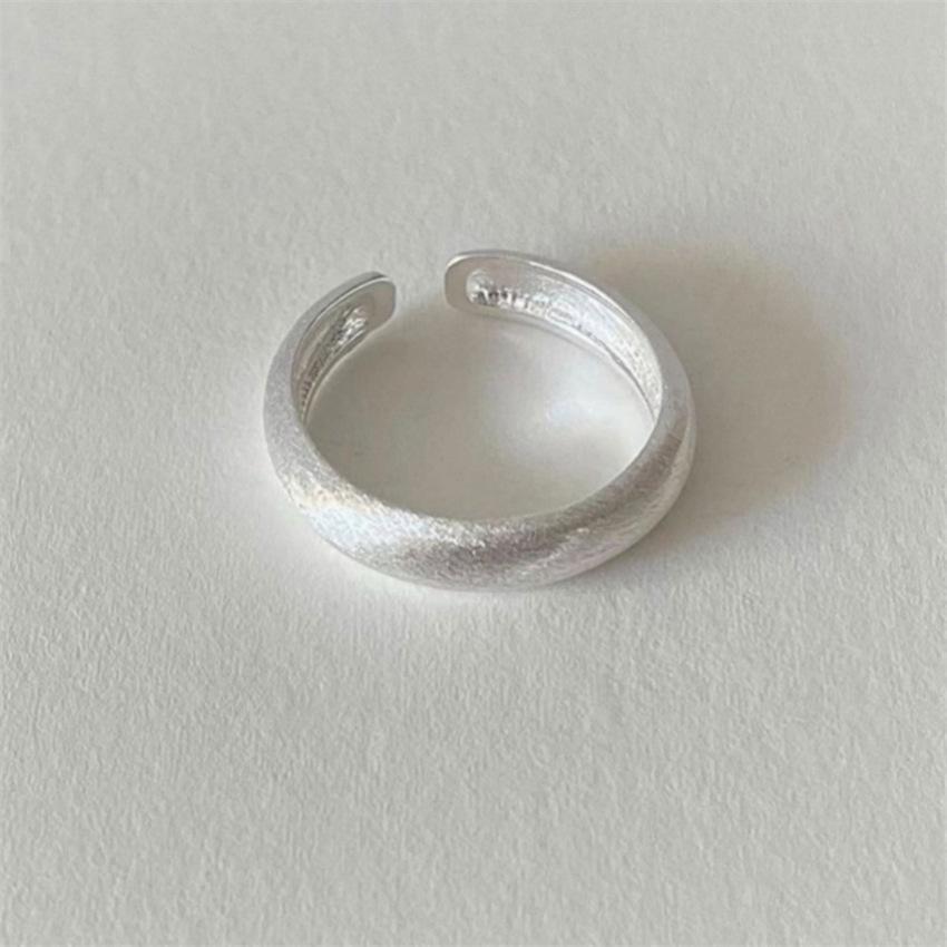 Xiaohongshu 925 Sterling Silver Exaggerated Plain Ring for Women – Simple, Luxurious, High-End Design.