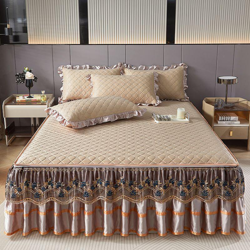 3pcs Bedroom Set High-End Crystal Velvet Bed Skirt Three-Piece Set with Thick Lace Trim, Korean Princess Style Warm and Non-Slip Mattress Cover