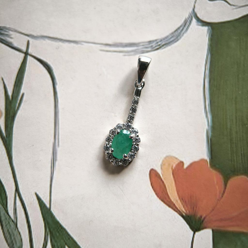 Серебряная подвеска с изумрудом 0.833ct, фианитами (2214212)