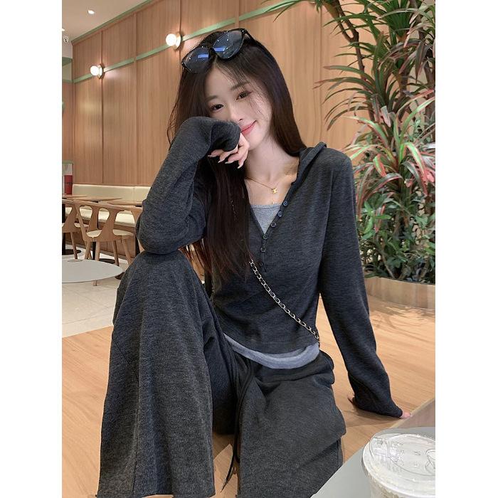 

V-neck sweater casual suit women s spring and autumn wide-leg floor-mopping pants fashionable foreign style long-sleeved lazy two-piece set high sense M серый