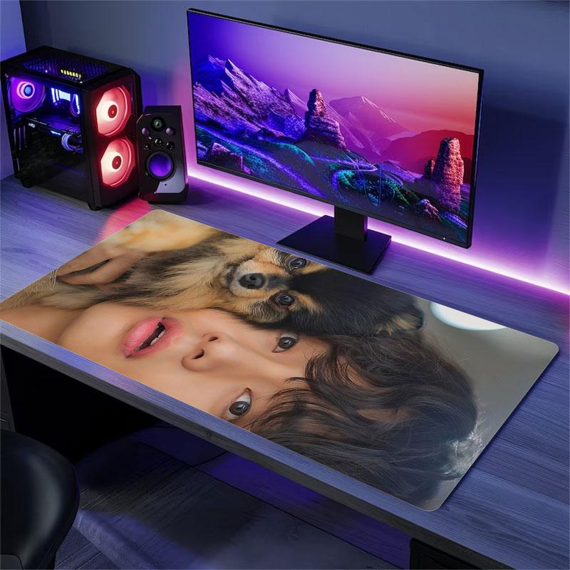 Cute V Mouse Pad, Large Gaming Desk Mat, Non-slip XXL Mousepad for Laptop & Tablet, Mini PC Playmat with Stitched Edges