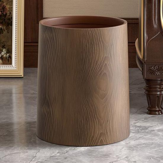 Cubo de basura para baño con diseño de madera y tapa abatible, gran capacidad y diseño giratorio.