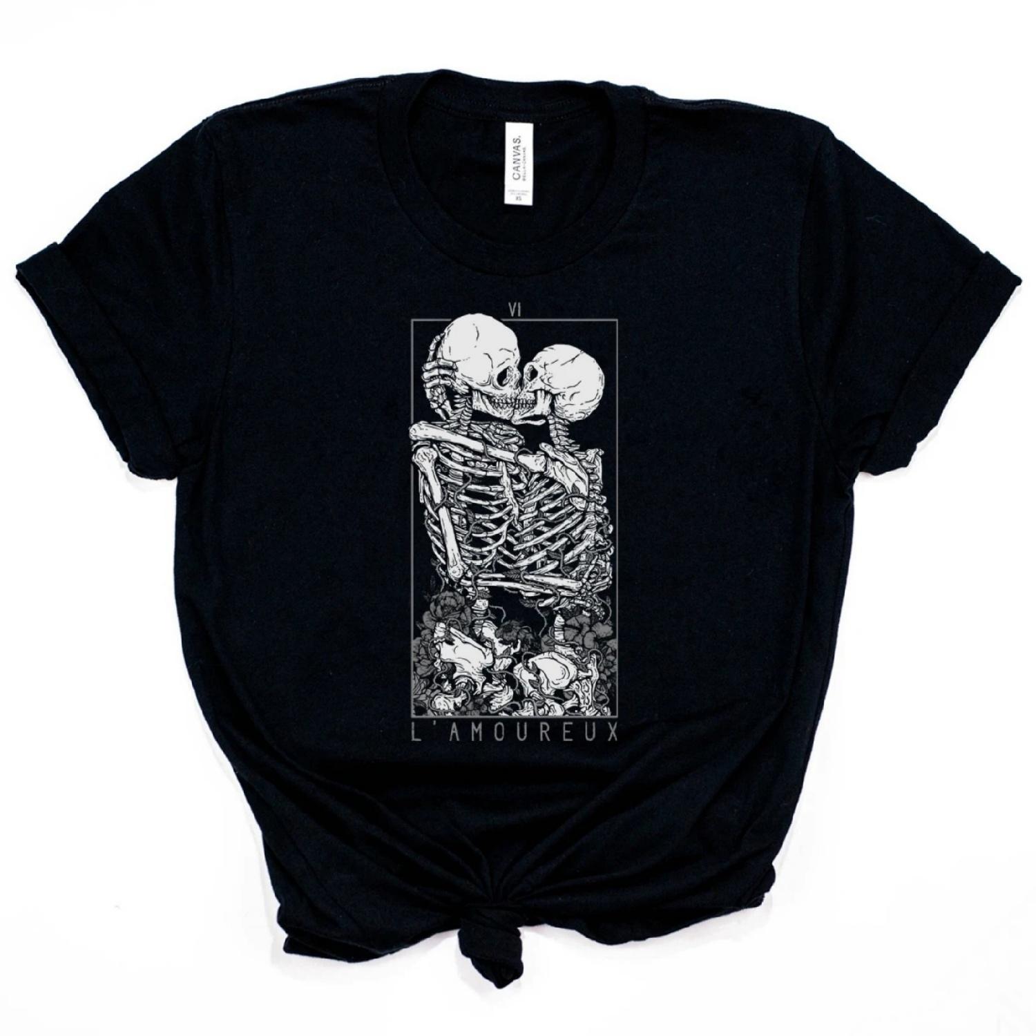 2020 Cool Gothic Shirt The Lover s Skeleton T-Shirt Funny Skull Kisses Punk Tee Unsex Hipster Tops S