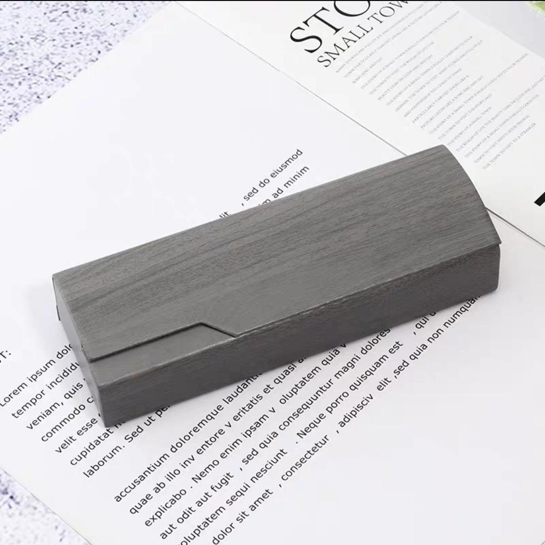 

Business Fashion Myopic Eyeglasses Case Leather Square Case Eyeglasses Case Skin Personality Eyeglasses Case