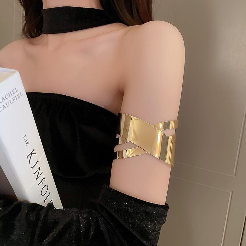 European and American Metal Flower Bracelet Exaggerated Niche High-end Bracelet Arm Ring Design Temperament Jewelry