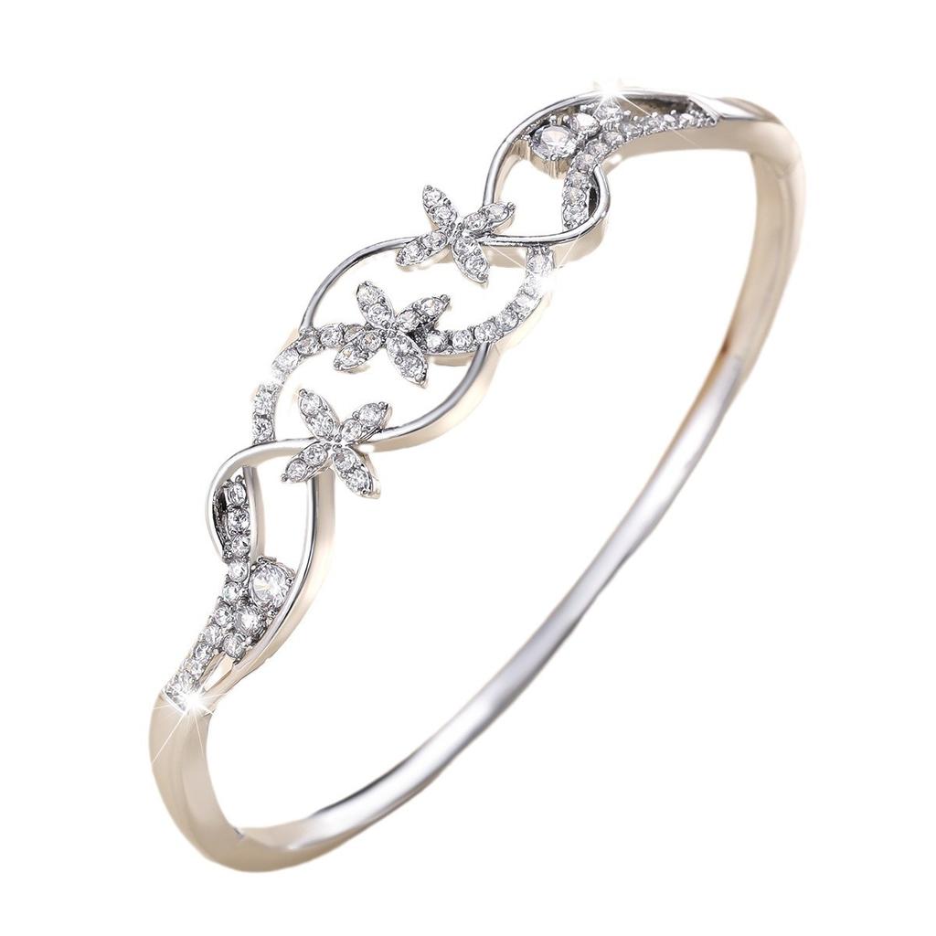 New Ladies Twist Small Flower Niche High-end Temperament Four-leaf Clover Bracelet