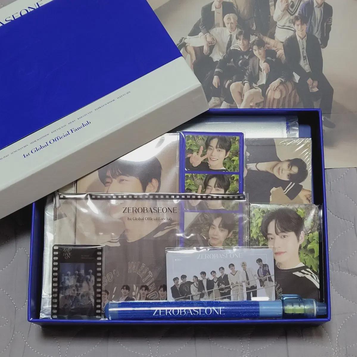 

Zerobaseone Zerobaseone Zero Rose 1st Kit Membership Card Showcase Lightstick Album