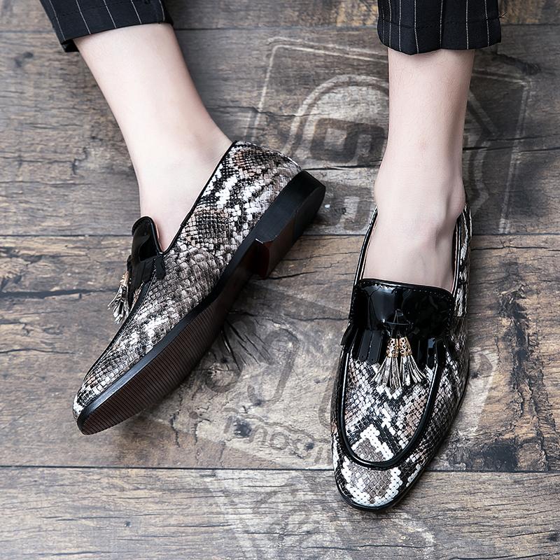 Fashion Korean Version of Men's Spring New Snake Skin Pattern Casual Leather Shoes Fashion Men Comfortable Pointed Banquet Leather Shoes