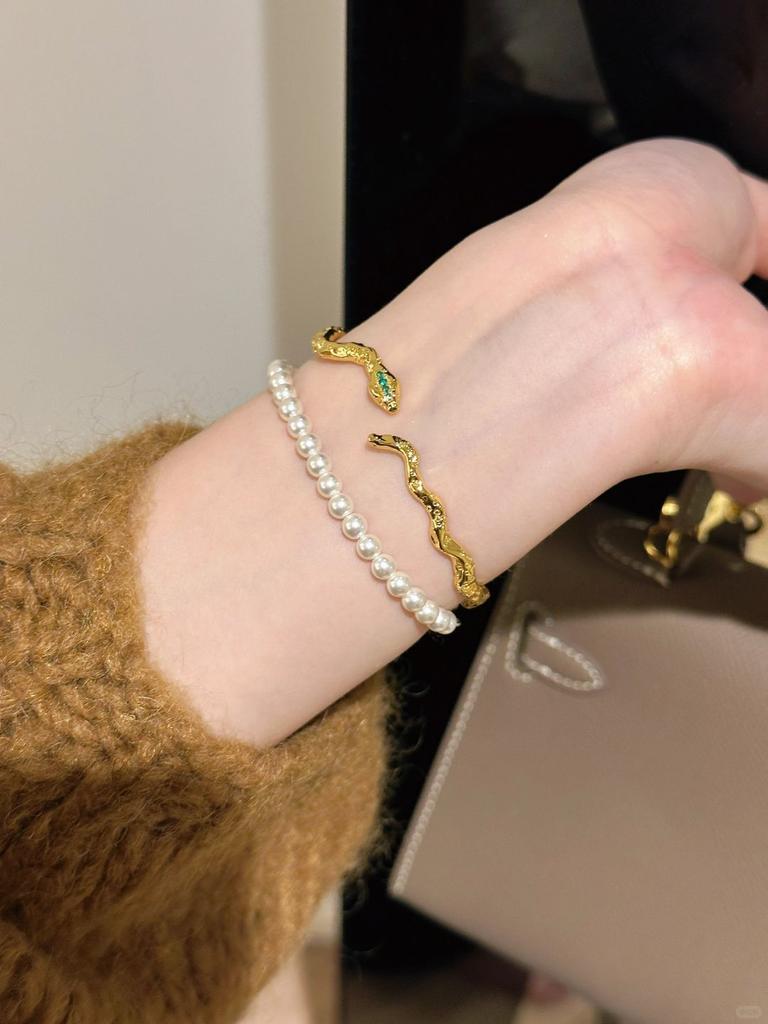 Hot Selling Retro Zodiac Snake Bracelet 2024 New Retro Palace Style Super Heavy Industry Small Gold Snake Bracelet
