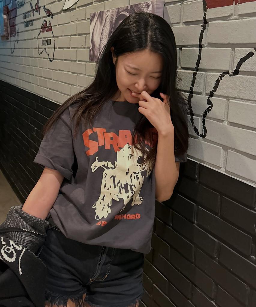 MAHAGRID Strange Puppy Tee Charcoal(Mg2Fmmt506A)