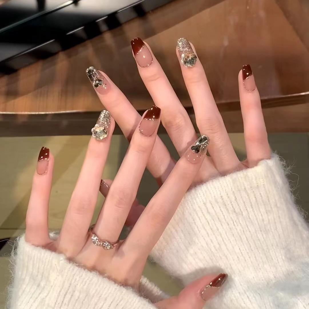 

Новогодний маникюр Чистое ручное ношение Накладные ногти Ручная работа Высококлассный Чистое желание Винно-красный Французский Мерцающий Любовь Бриллиант Medium M