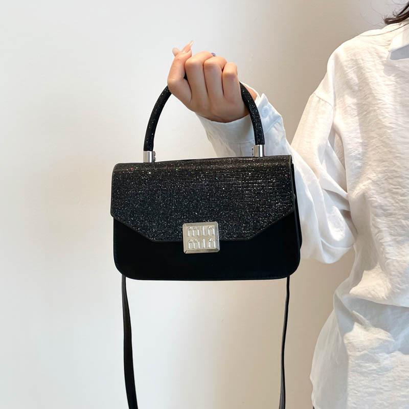 

Simple texture fashionable foreign style small square bag women s personality leisure niche summer new commuter senior messenger bag чорний