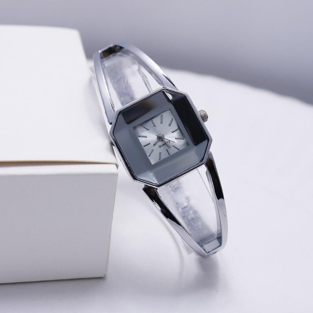 Luxury Women Watch Square Dial Quartz Watch New Ladies Watch Women Fashion