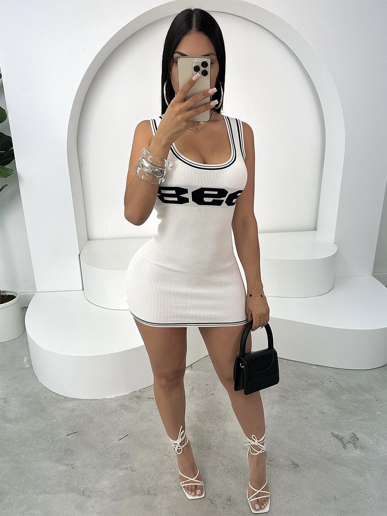 

Летнее спортивное трикотажное платье с низким вырезом и надписью для женщин M белый
