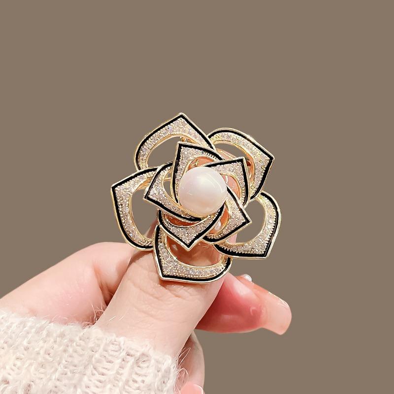 Camellia Brooch High-end Women's Pearl Brooch with Hollowed-out Design Simple Flower Pin