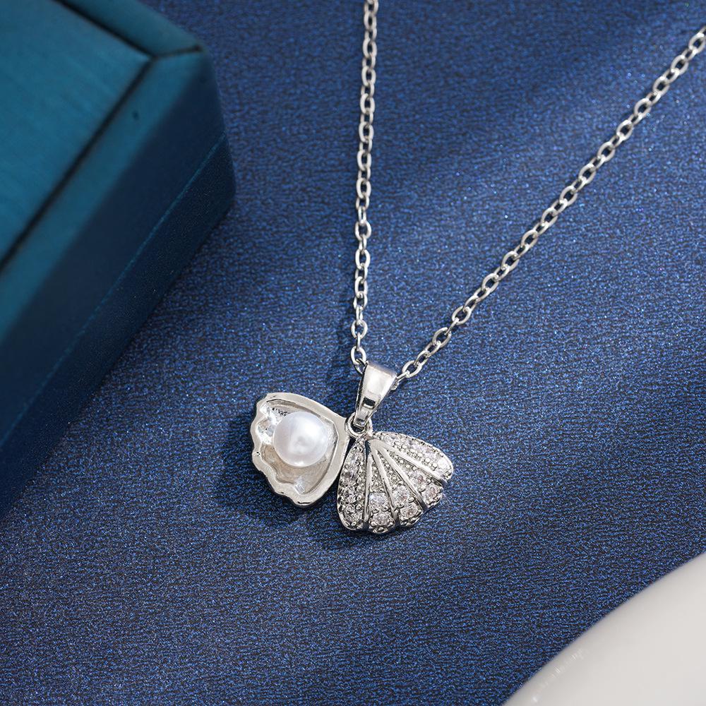 Trendy Zircon-Embellished Copper and Pearl Shell Necklace - Colorfast Clavicle Chain, Popular Women s Fashion Accessory
